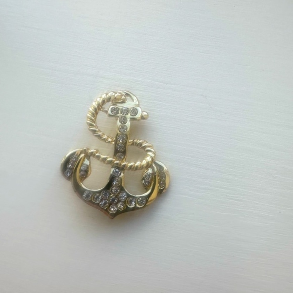 Gold tone anchor pin